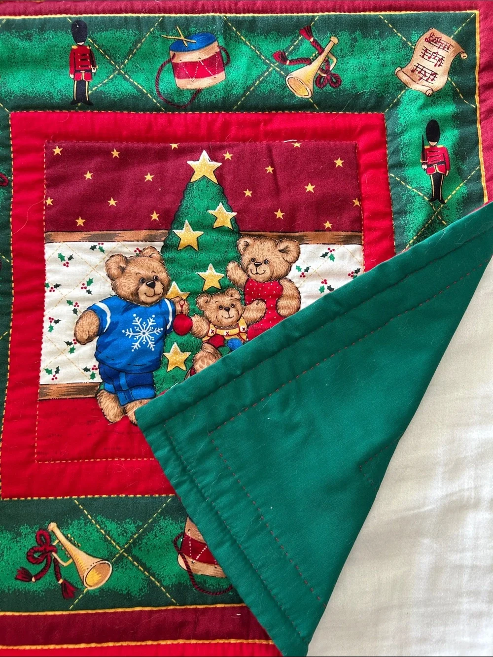 Holiday Teddy Bear Wall Hanging Quilt - Red & Green